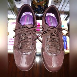 Skechers Relaxed Fit Plus Memory Foam Leather Upper